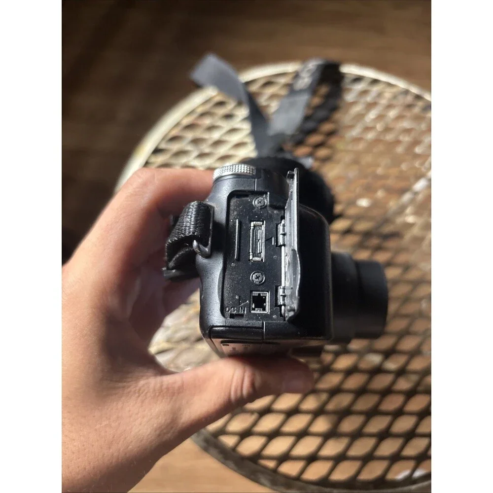 Sony Cyber-shot DSC-H3 8.1MP Digital Camera - Black Battery No Charger